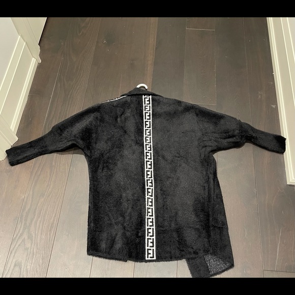 Oversized Fendi coat- equal to size XL - Picture 2 of 2